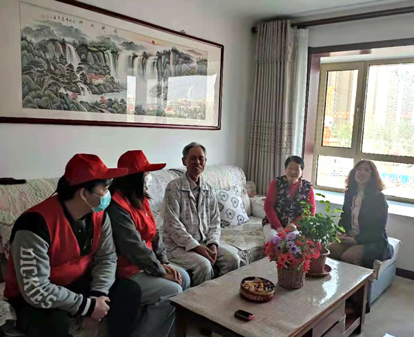 集團 “寸草心愛(ài)老敬老”在行動(dòng)